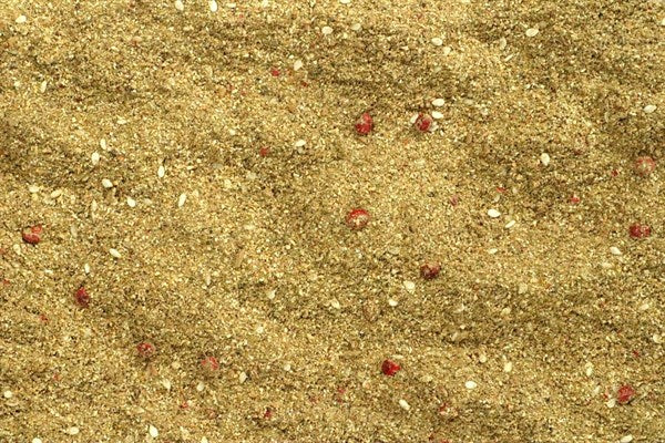 Especiarias em uma frigideira wok - 100 g